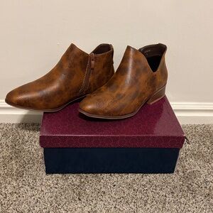 Elegant Brown Leather Ankle Booties